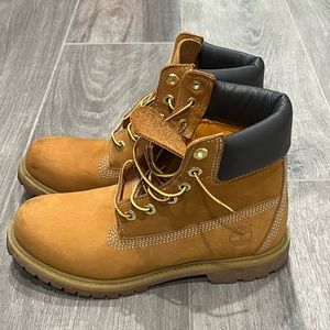 Women’s Timberland boots- 8